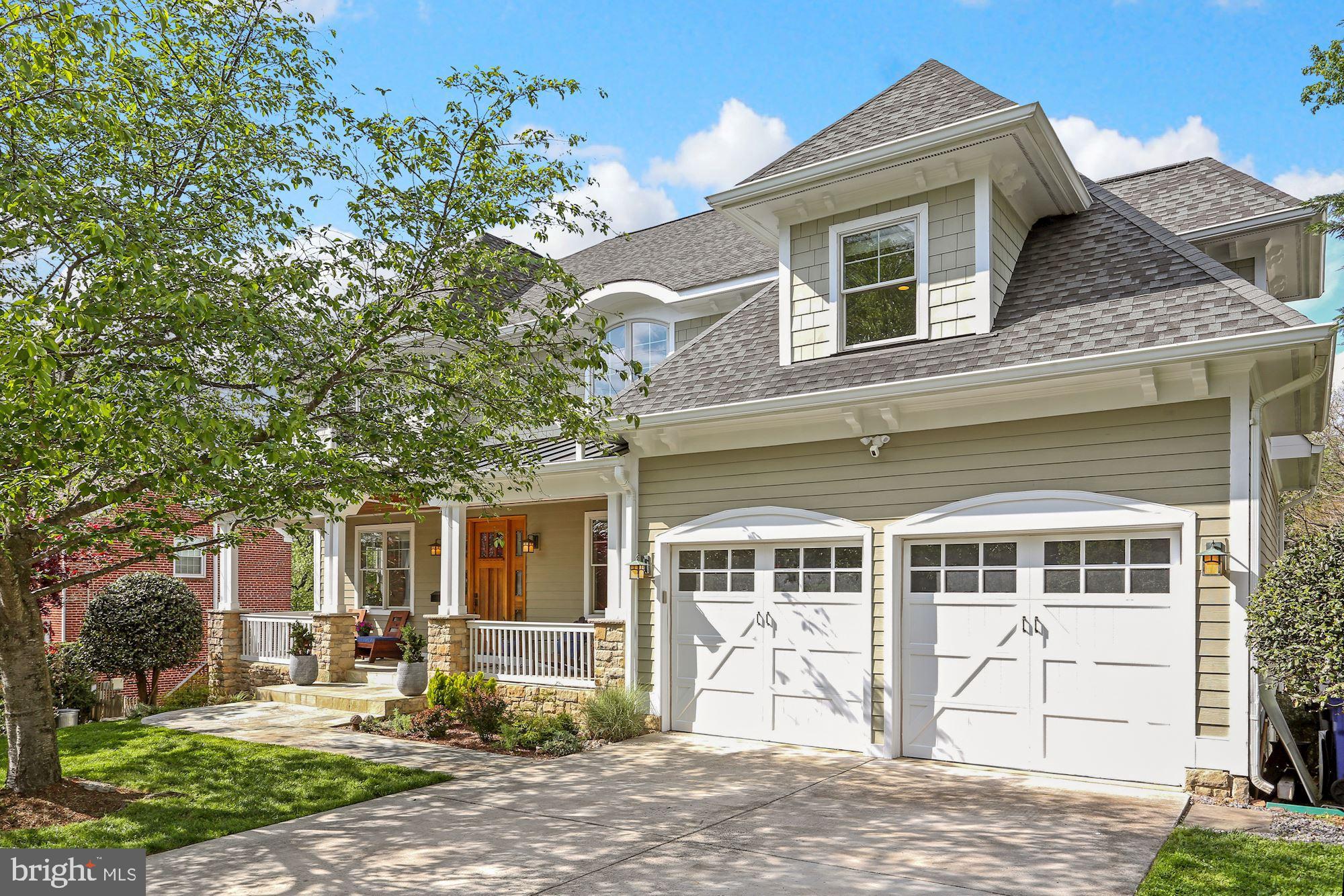 COUNTRY CLUB MANOR - Residential