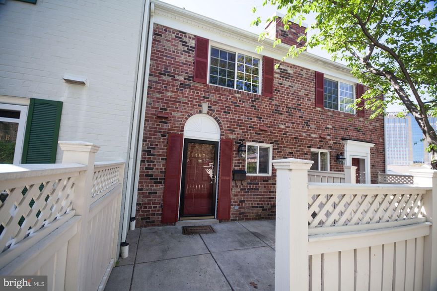 Fantastic 2 bedroom TH condo with Newer Hardwood floors mn lvl. New Carpet too! Great open floor plan w/ 1/2 bath main level, large open kitchen with island . 2 large Bedrooms  upper level with Full Bath. Private patio looks out onto open grassy area- Best quiet & private location in the community. Adj to community Pool, Gym and Clubhouse.. Close prox to 395. Great location! $1000 Paint allowance