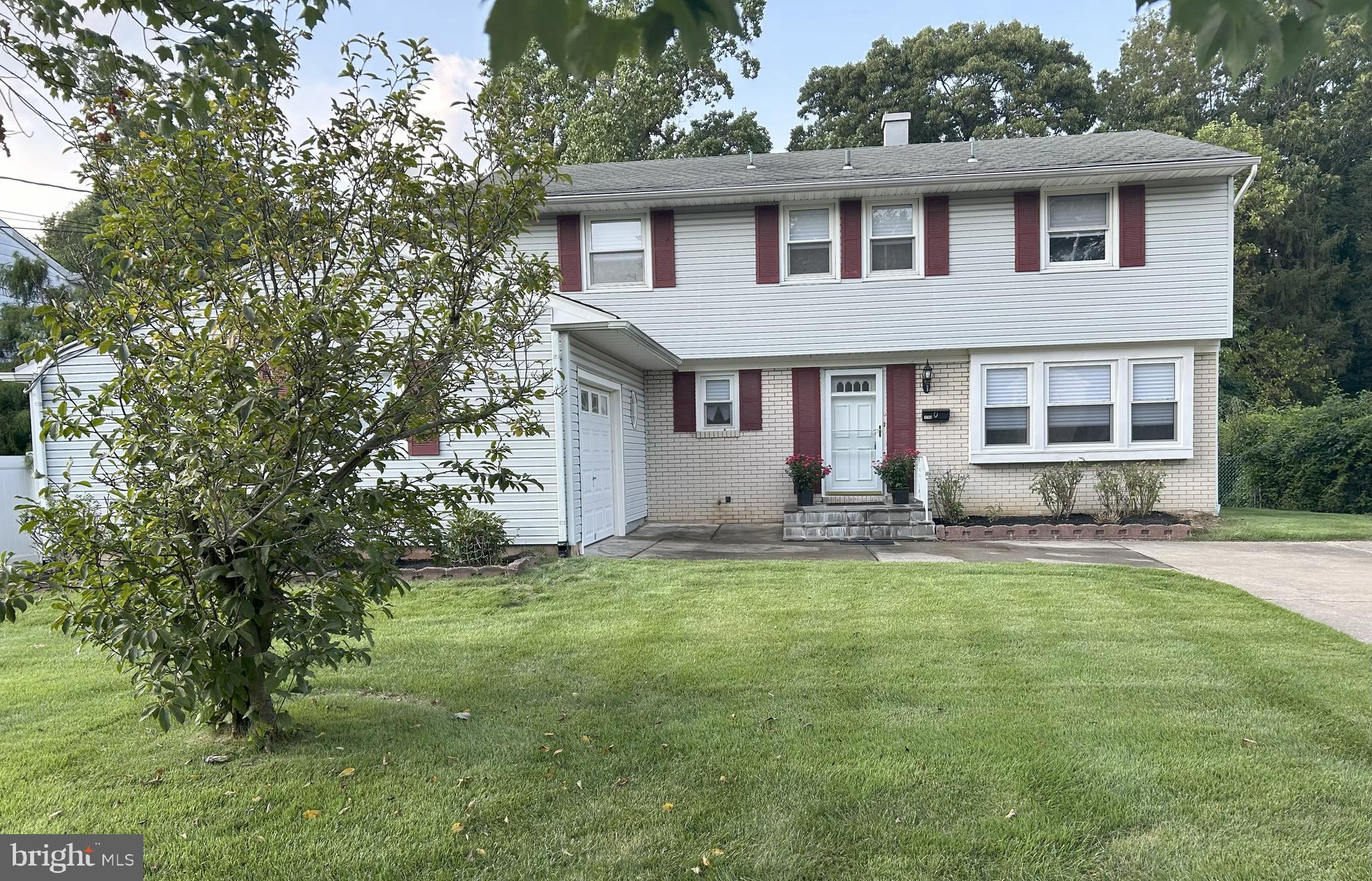 1766 HILLSIDE DRIVE