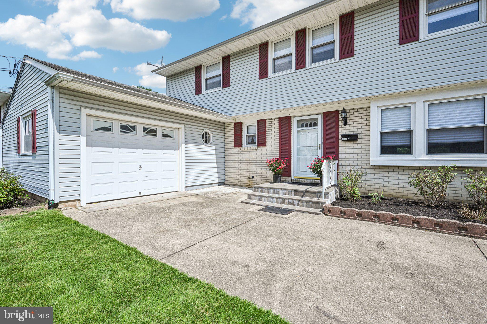 1766 HILLSIDE DRIVE