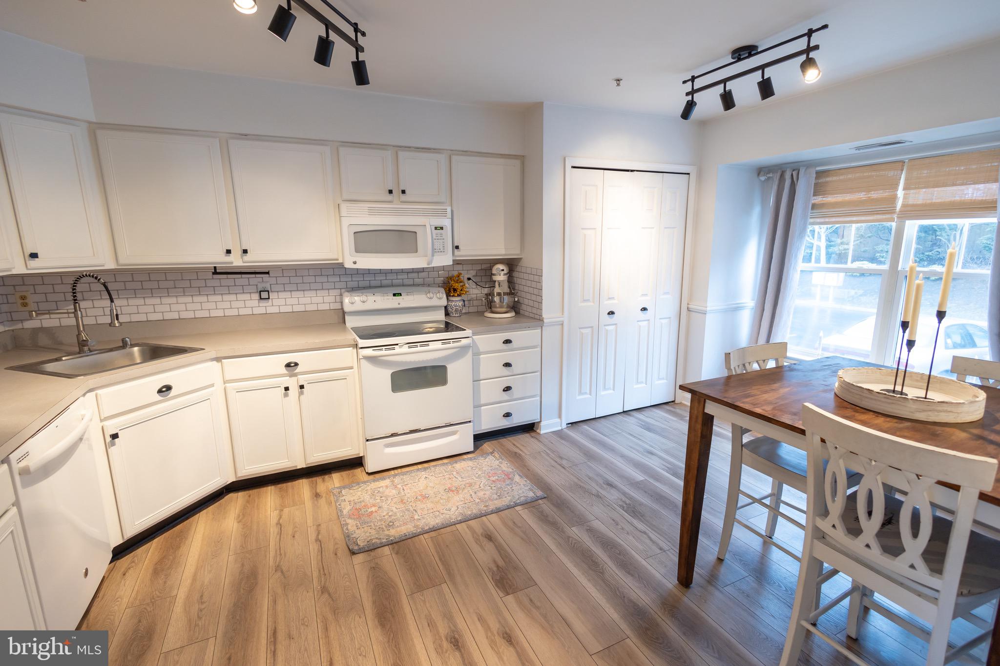 215 CREEKSIDE COMMONS COURT