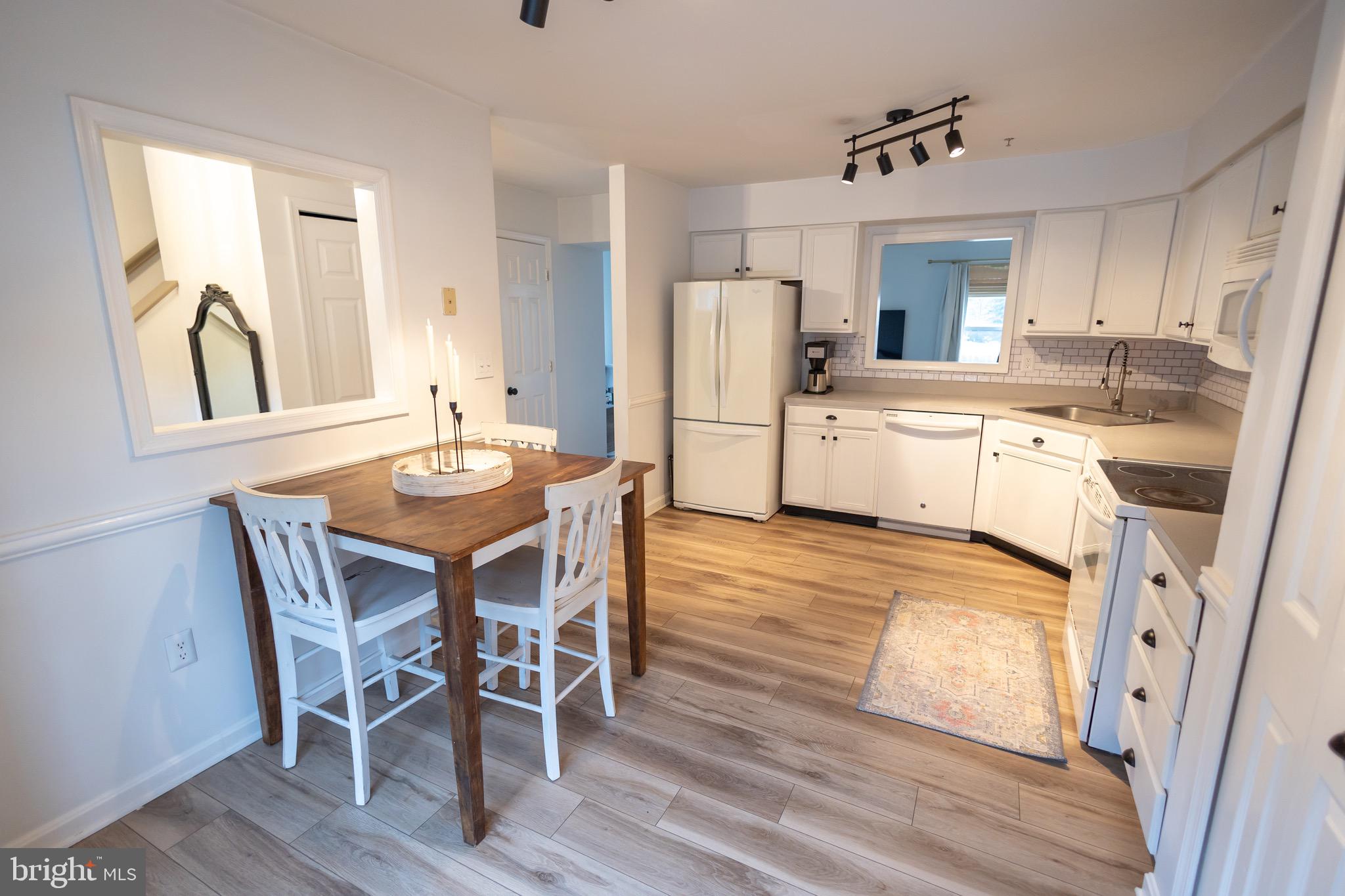 215 CREEKSIDE COMMONS COURT