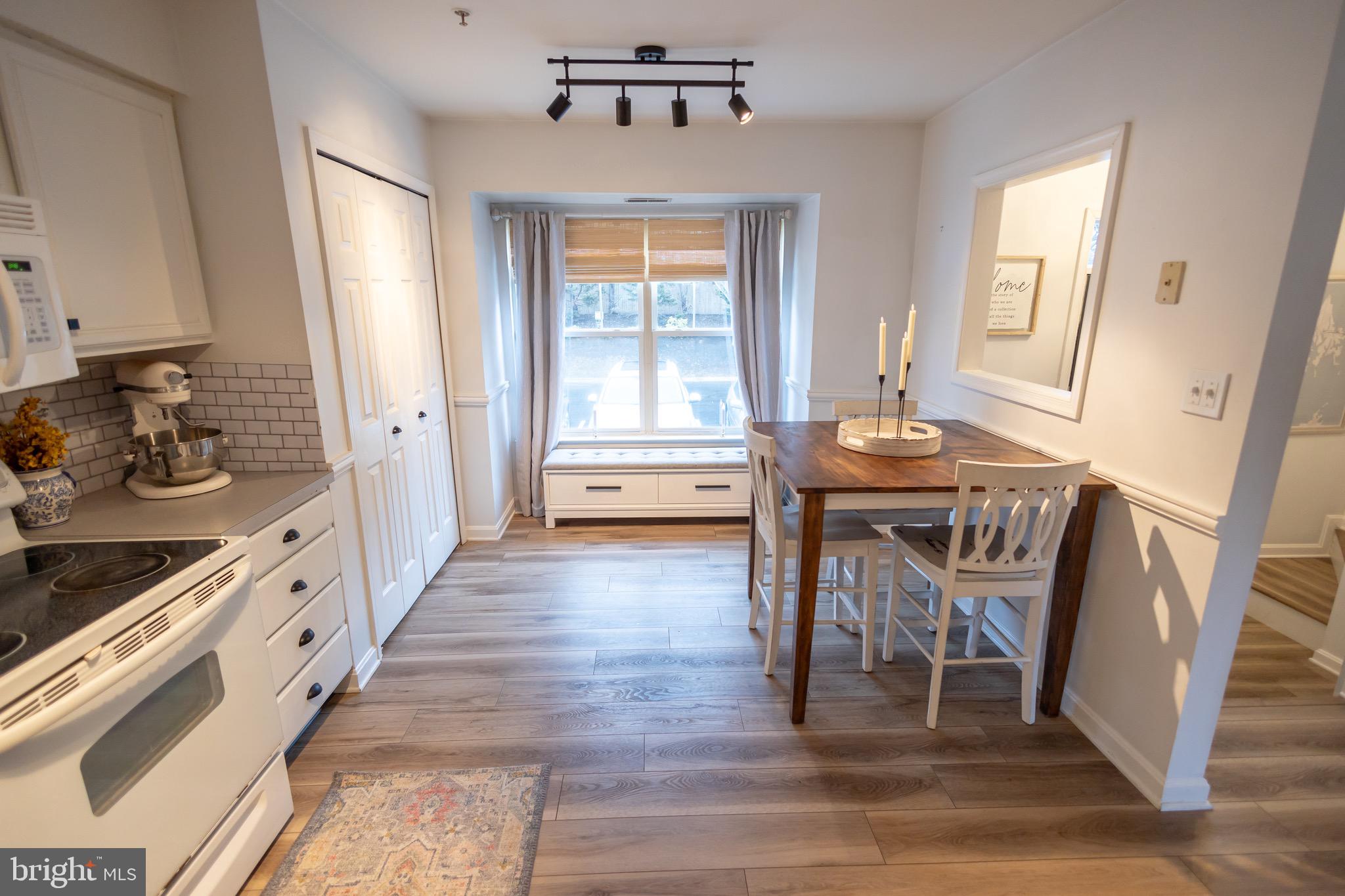 215 CREEKSIDE COMMONS COURT