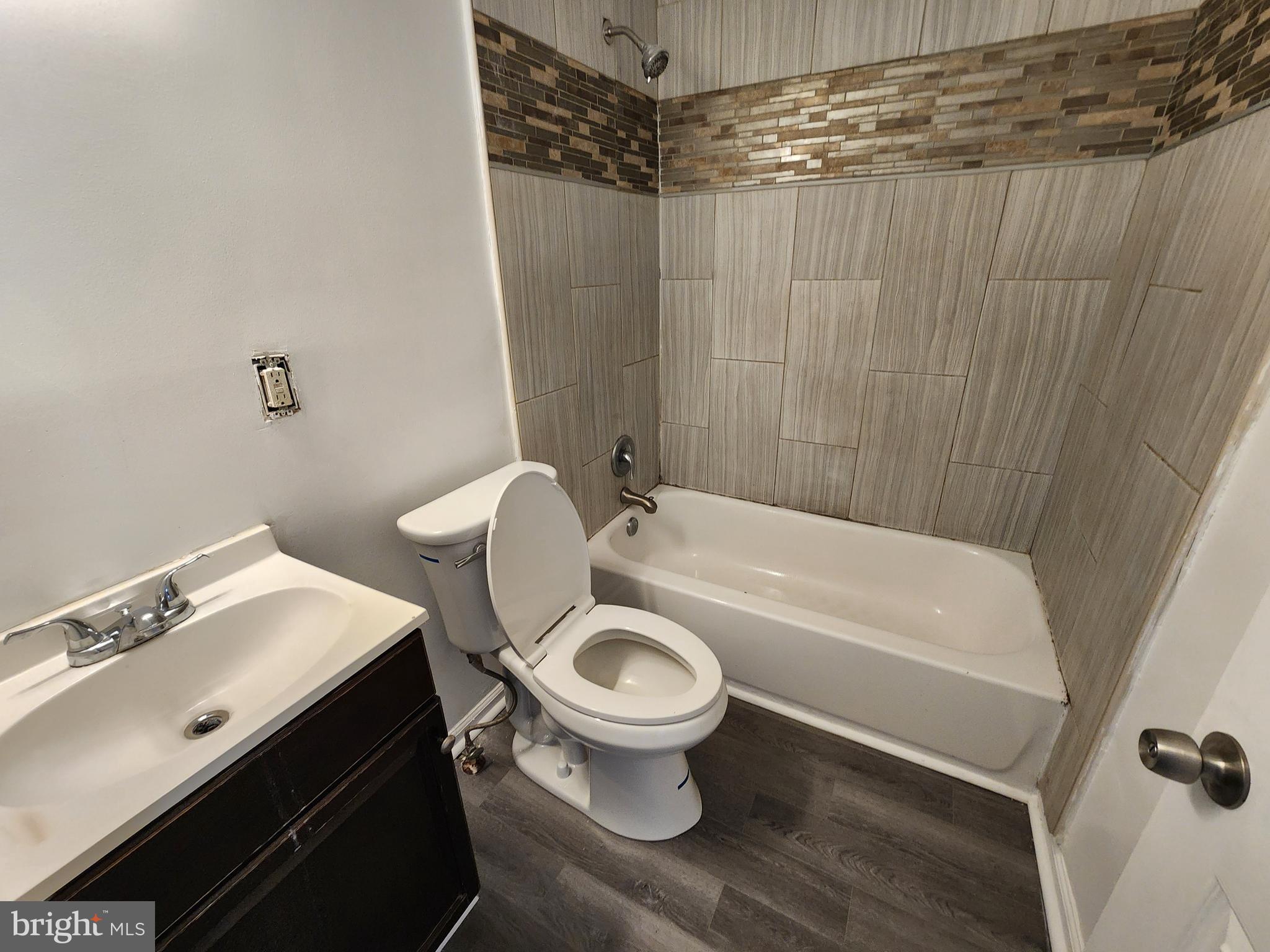 FOUR BY FOUR - Residential