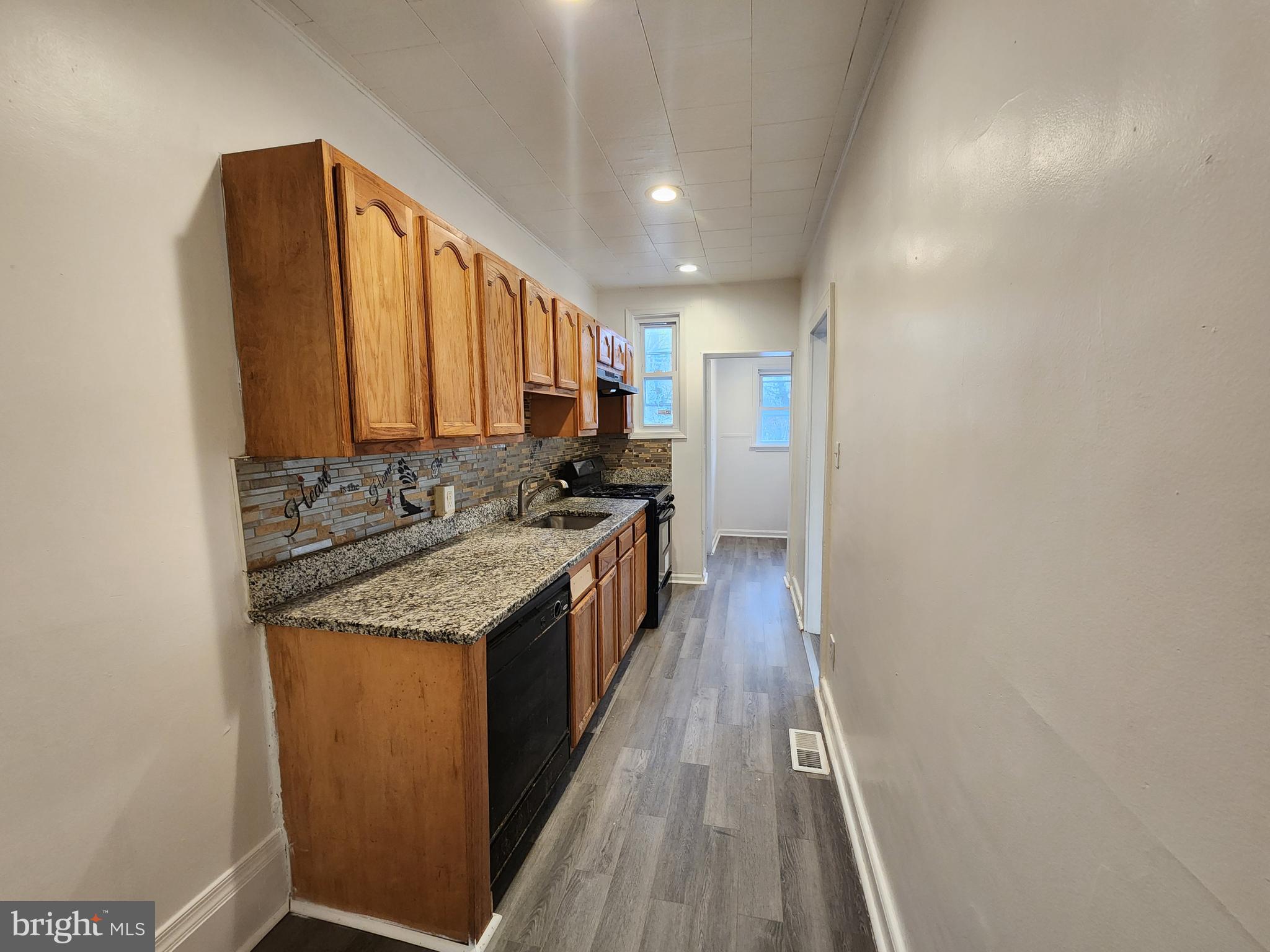 FOUR BY FOUR - Residential