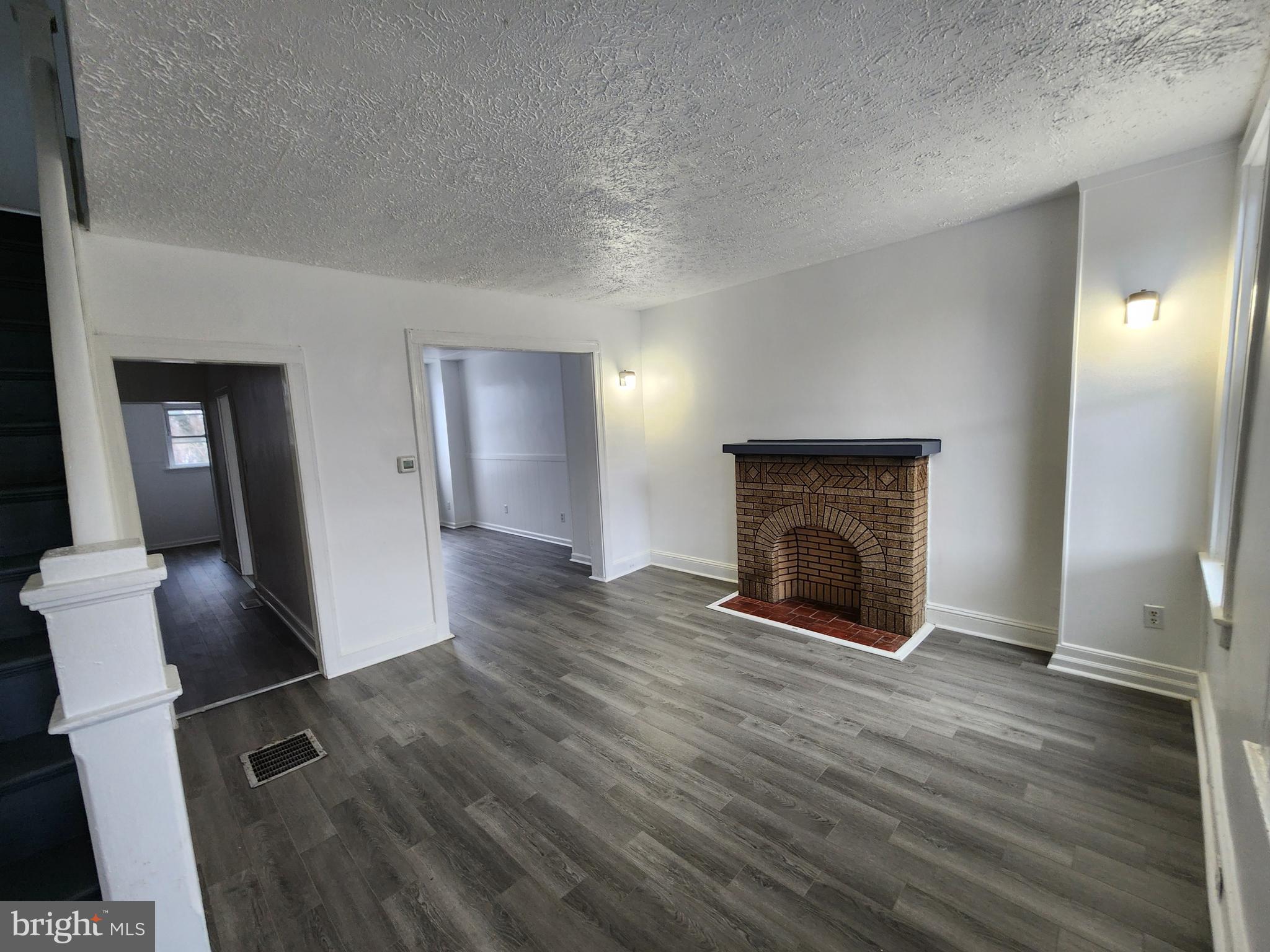 FOUR BY FOUR - Residential