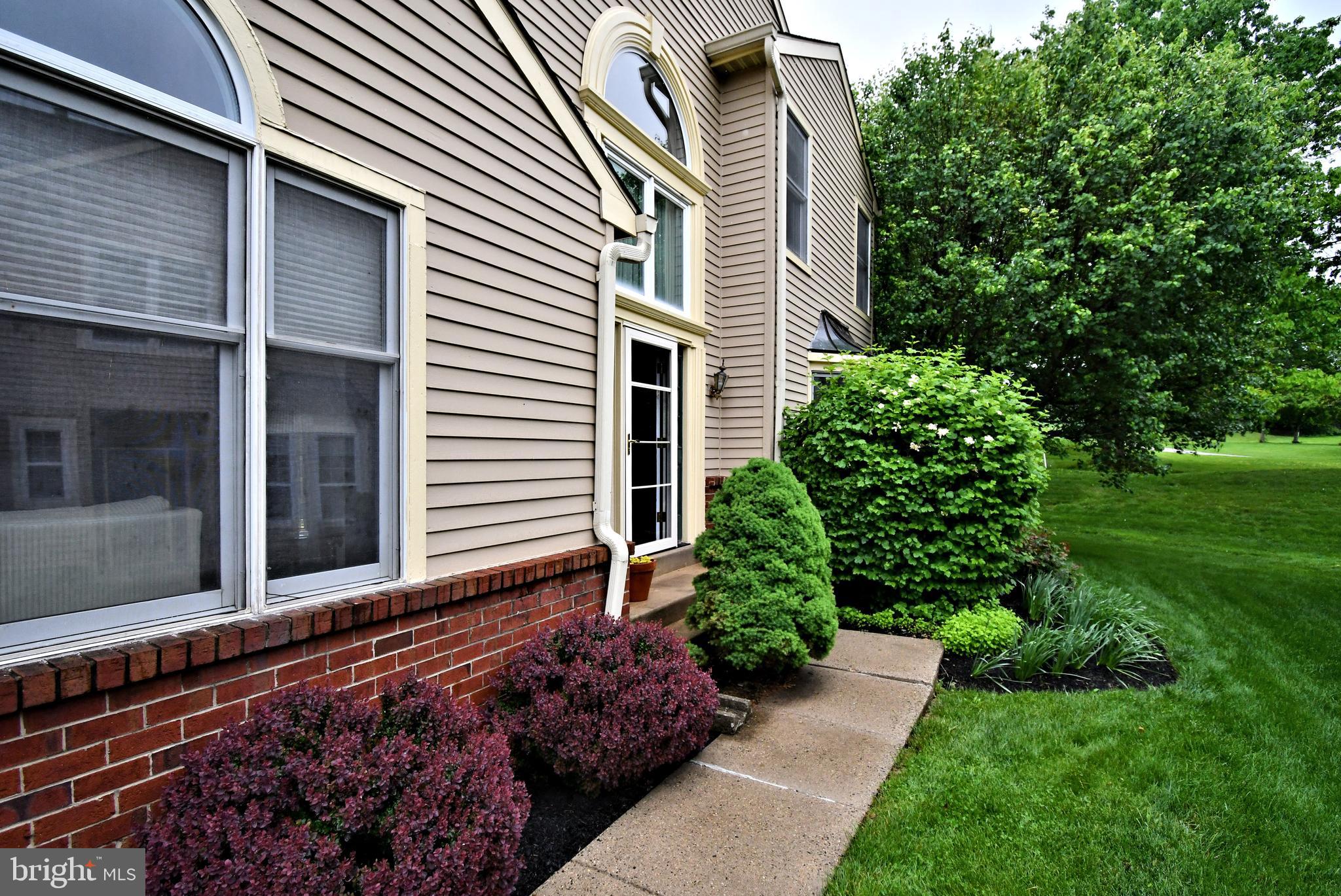 211 PINECREST LANE