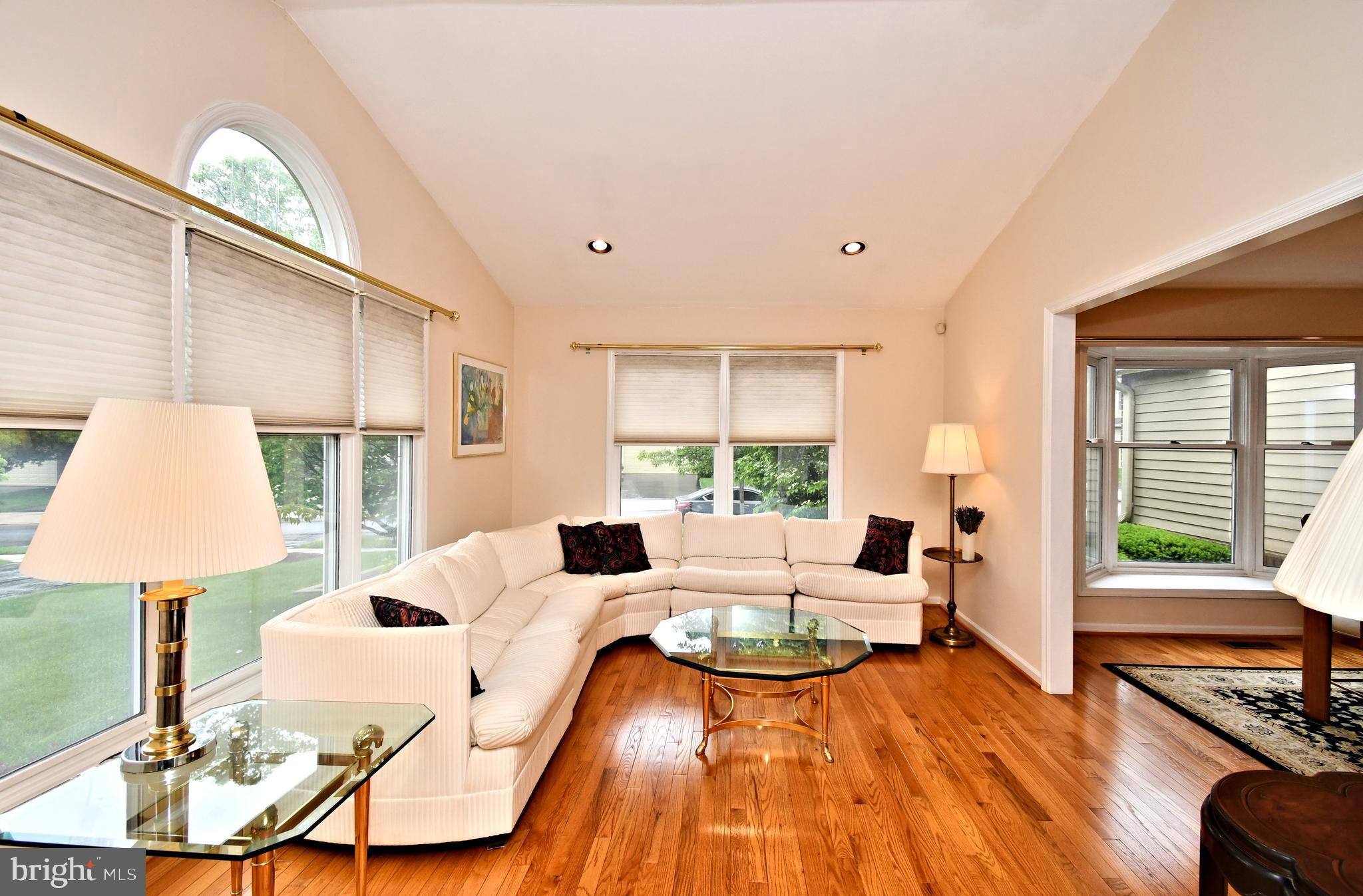 211 PINECREST LANE