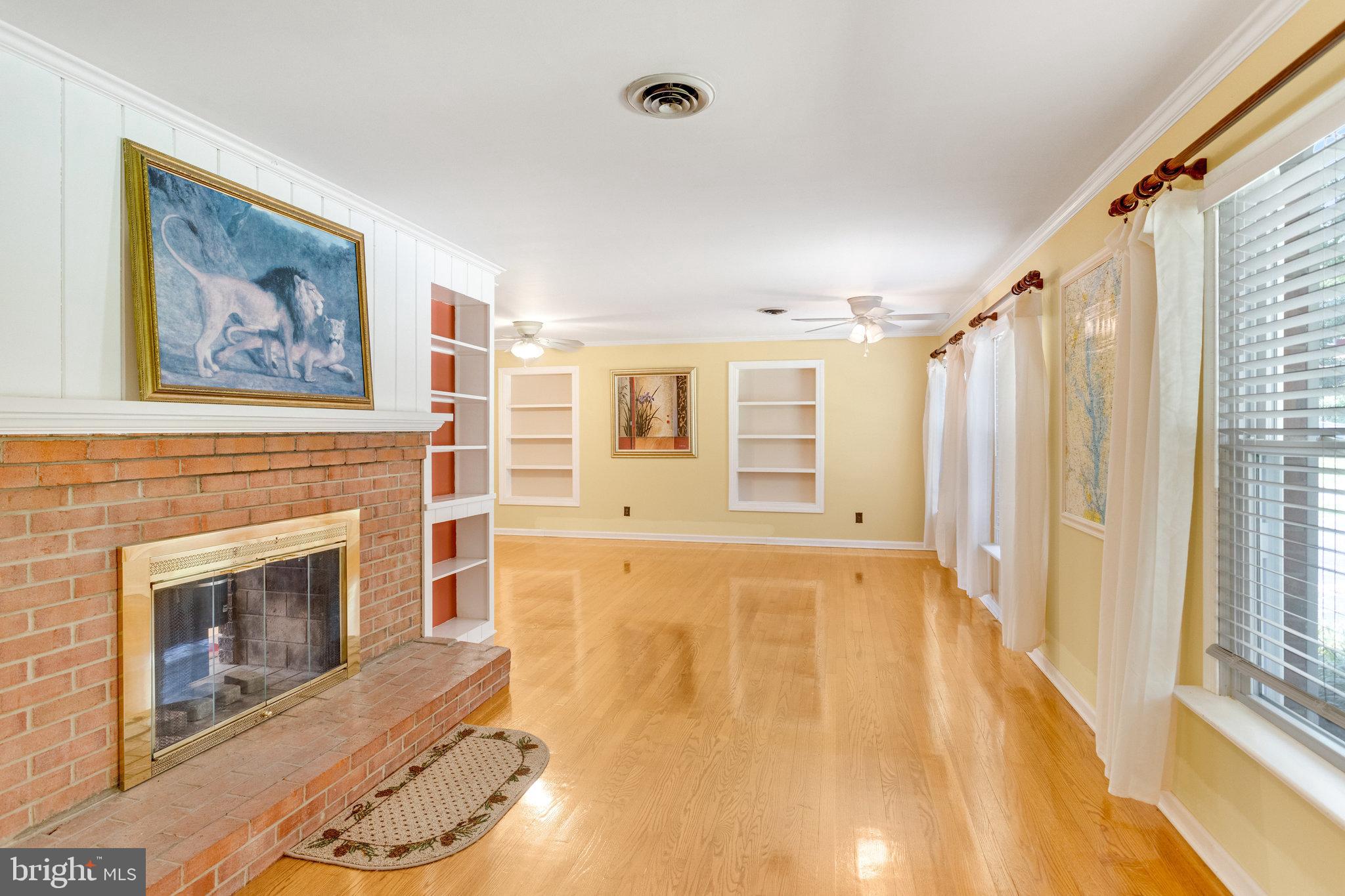 1423 FOREST LANE