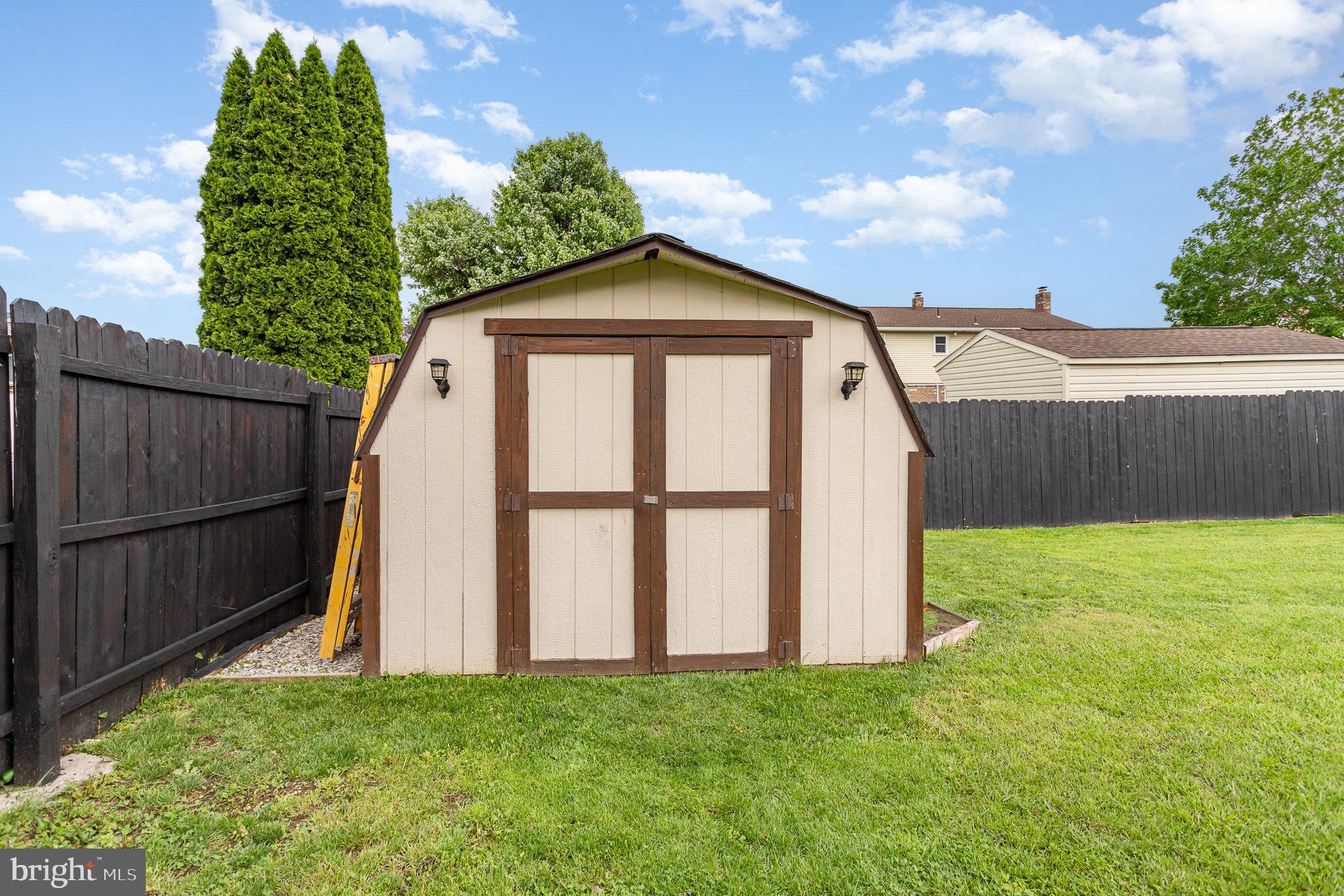 TWIN PINES - Residential