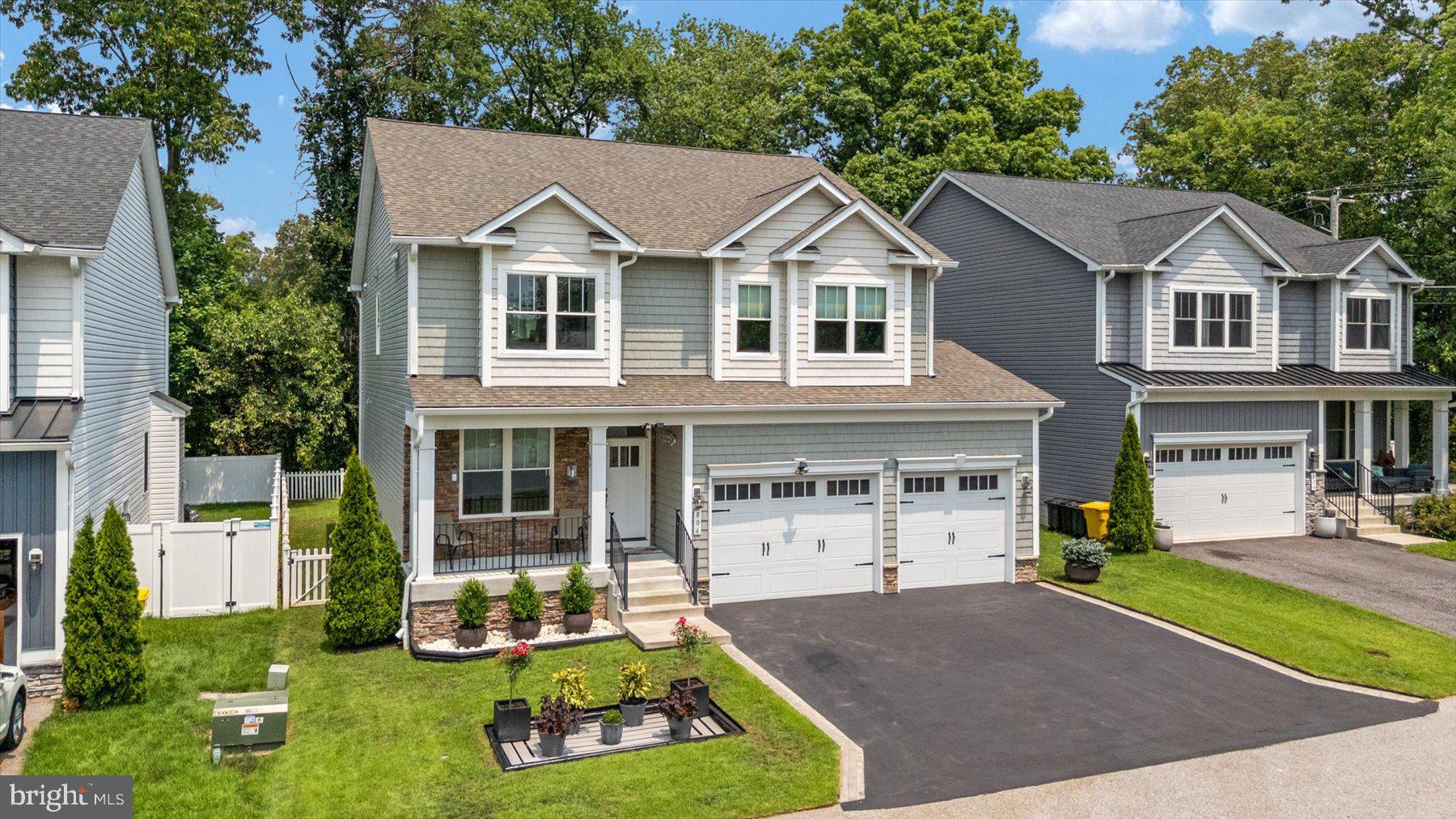 806 LYNWOOD LANE