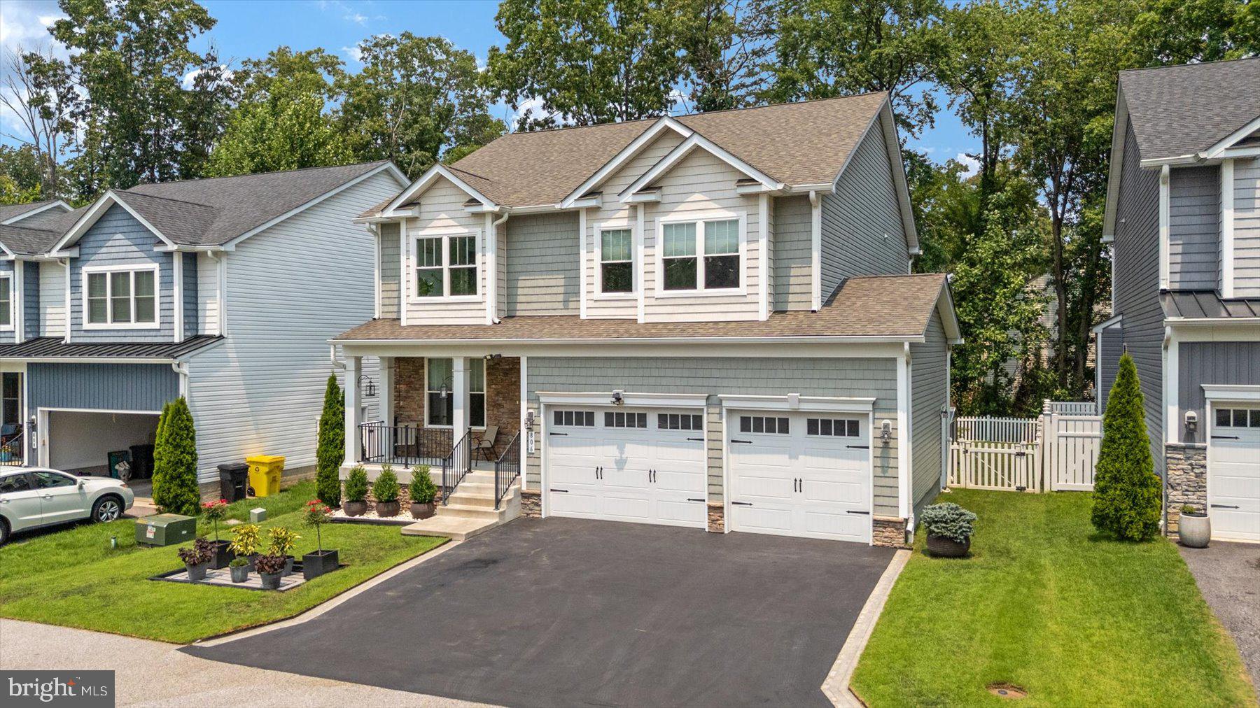 806 LYNWOOD LANE