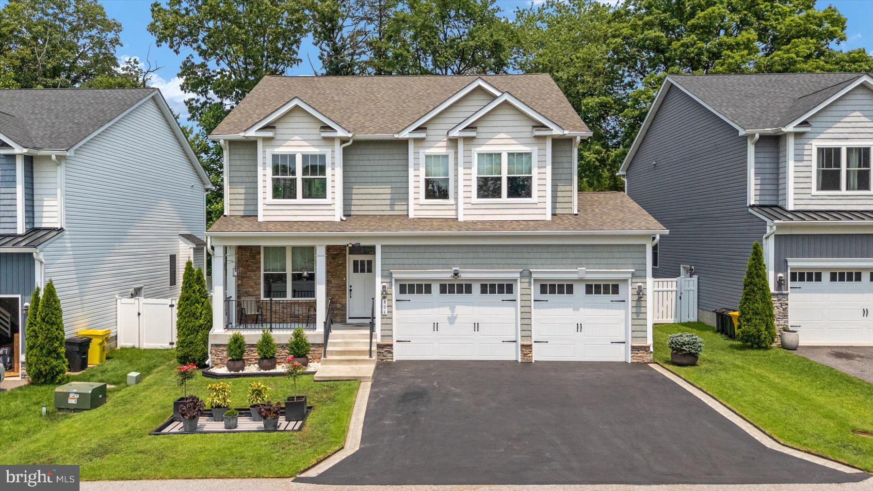 806 LYNWOOD LANE