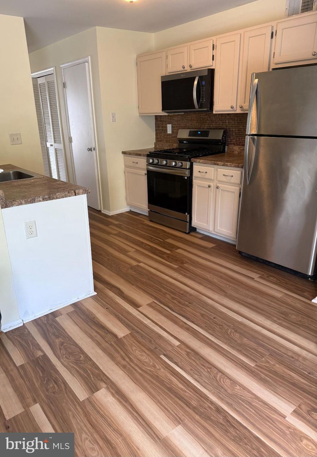 Photo of 813 Plymouth Road, NORTH BRUNSWICK, NJ 08902 (MLS # NJMX2010662)
