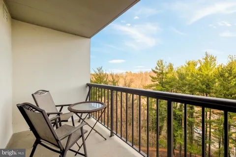 3800 Powell Lane Unit 804, Falls Church, VA MLS: VAFX2228646