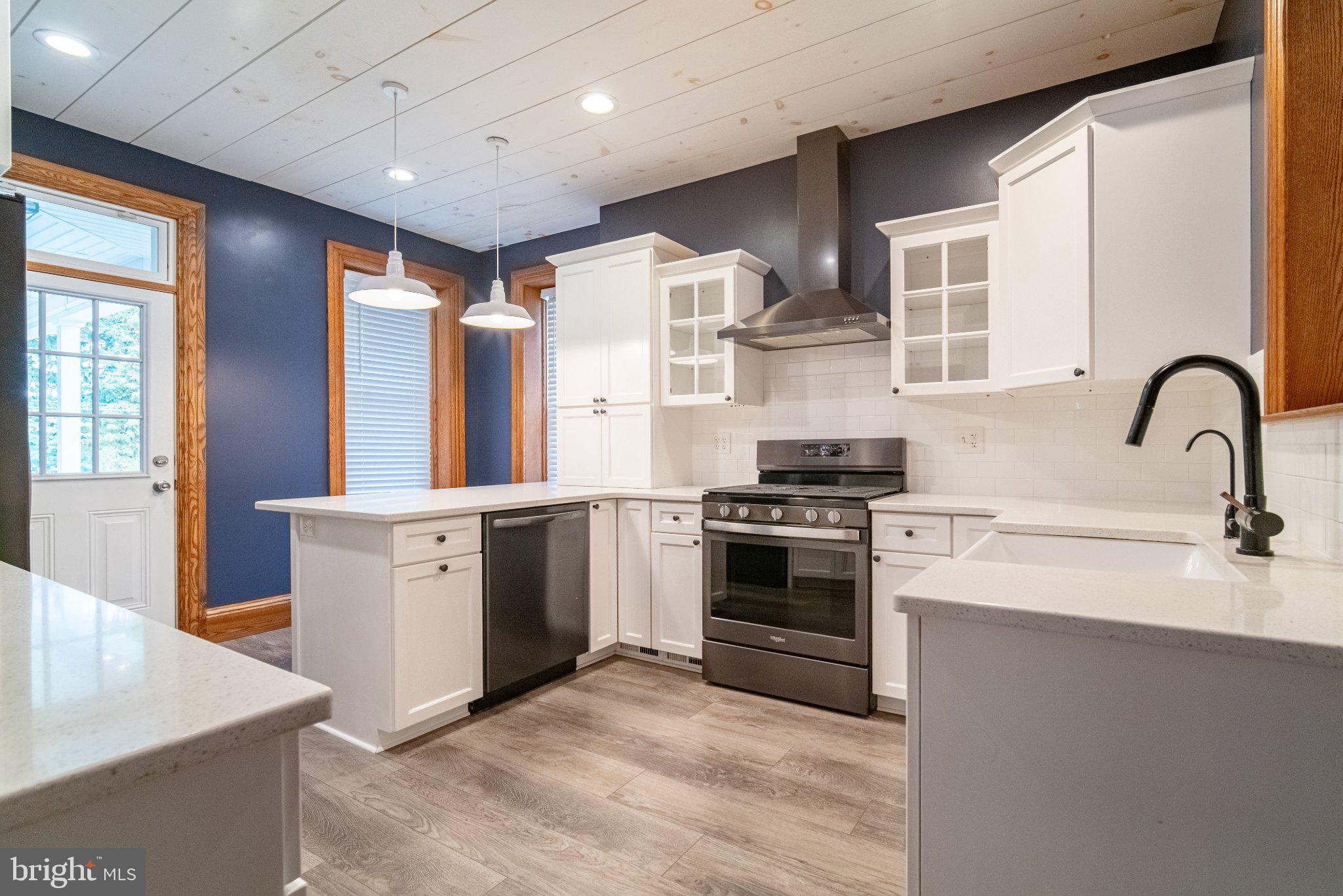 81 LONGSTOWN ROAD