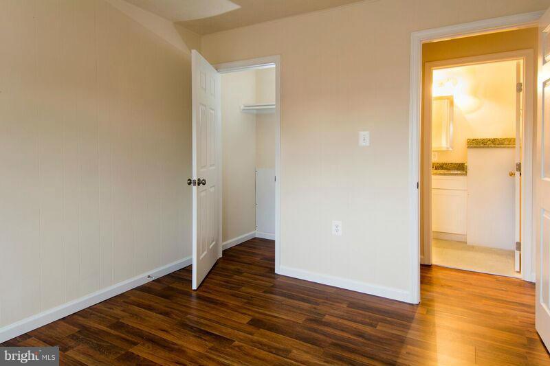 J H & E L HENRY - Residential Lease