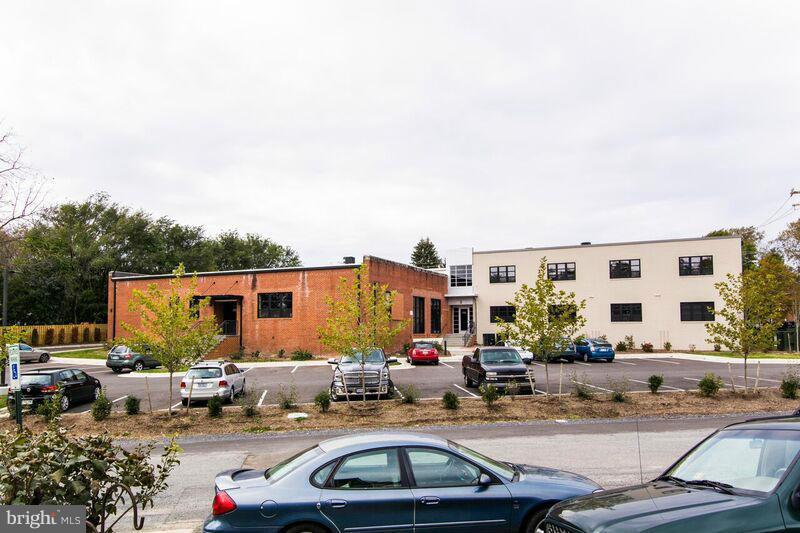 J H & E L HENRY - Residential Lease