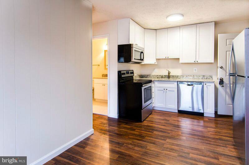 J H & E L HENRY - Residential Lease