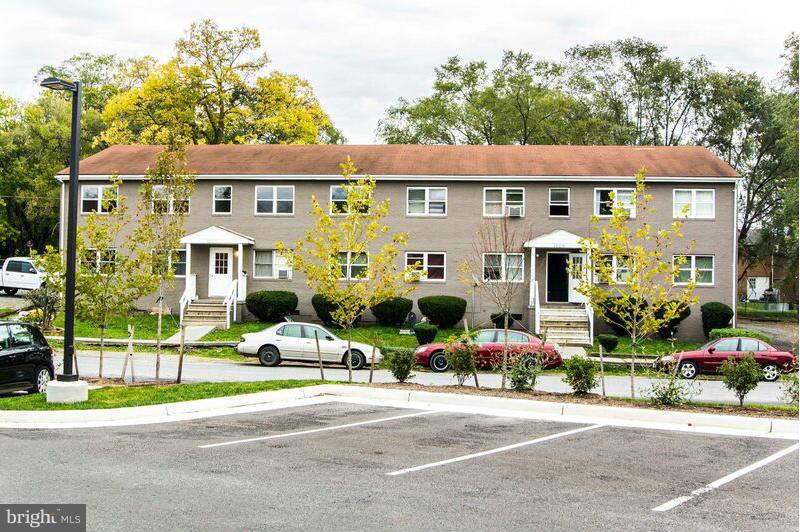 J H & E L HENRY - Residential Lease