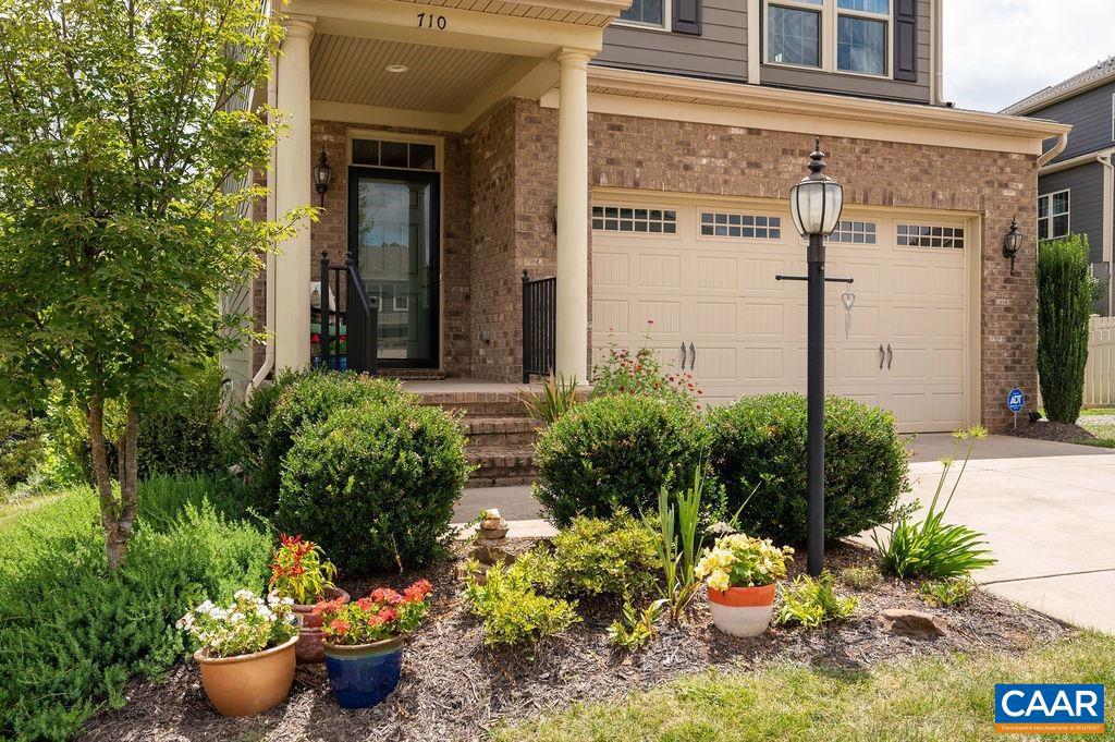 710 BOULDER HILL LN