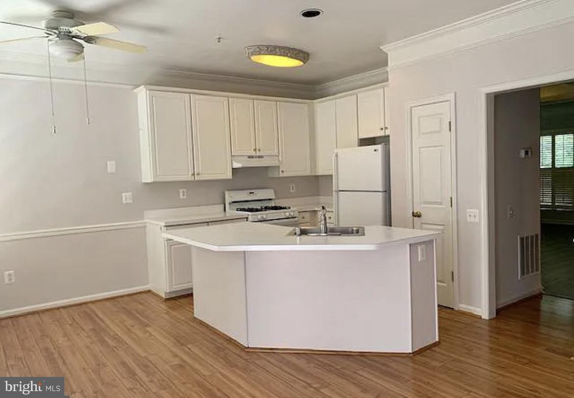 DEARBOUGHT - Residential Lease