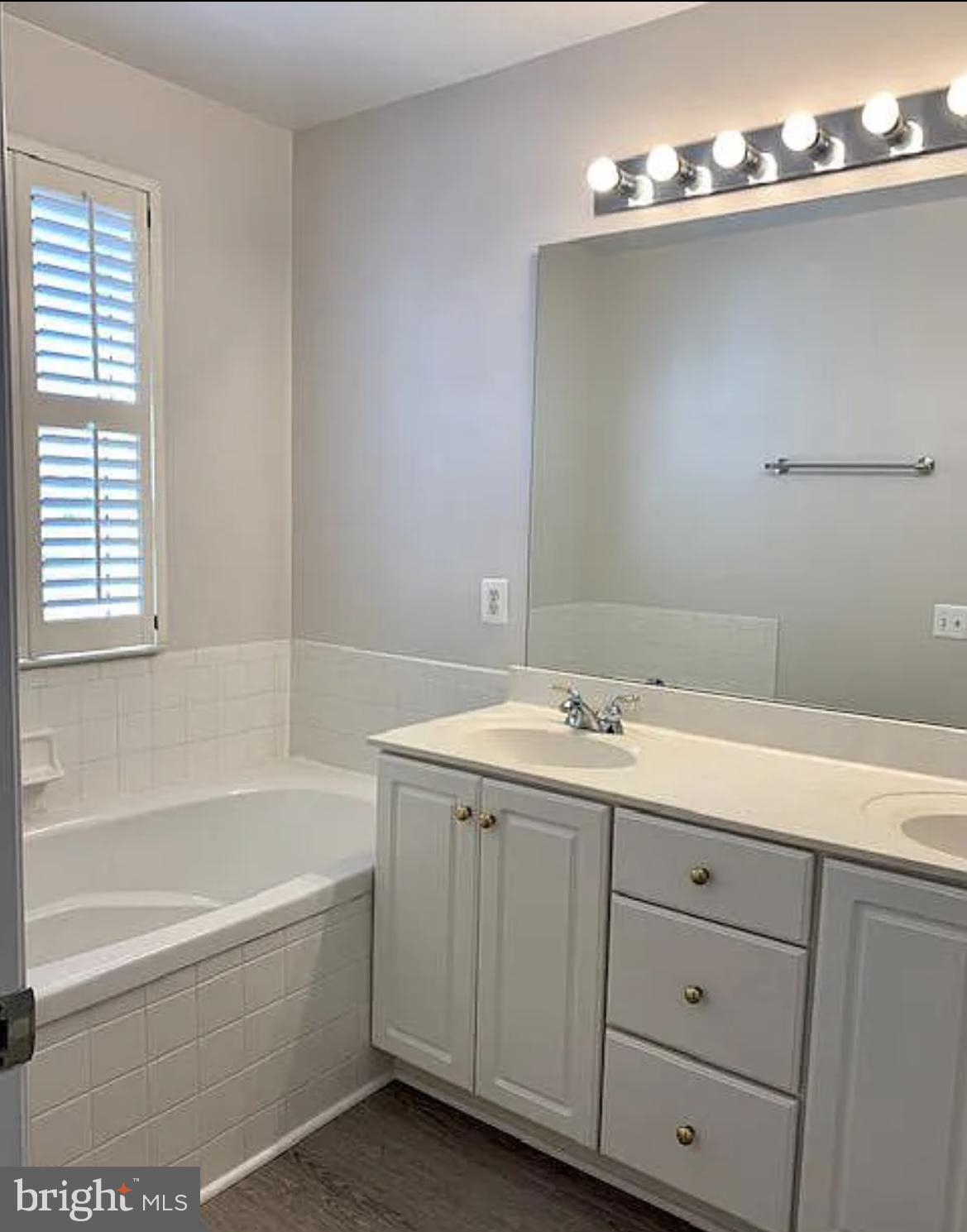 DEARBOUGHT - Residential Lease