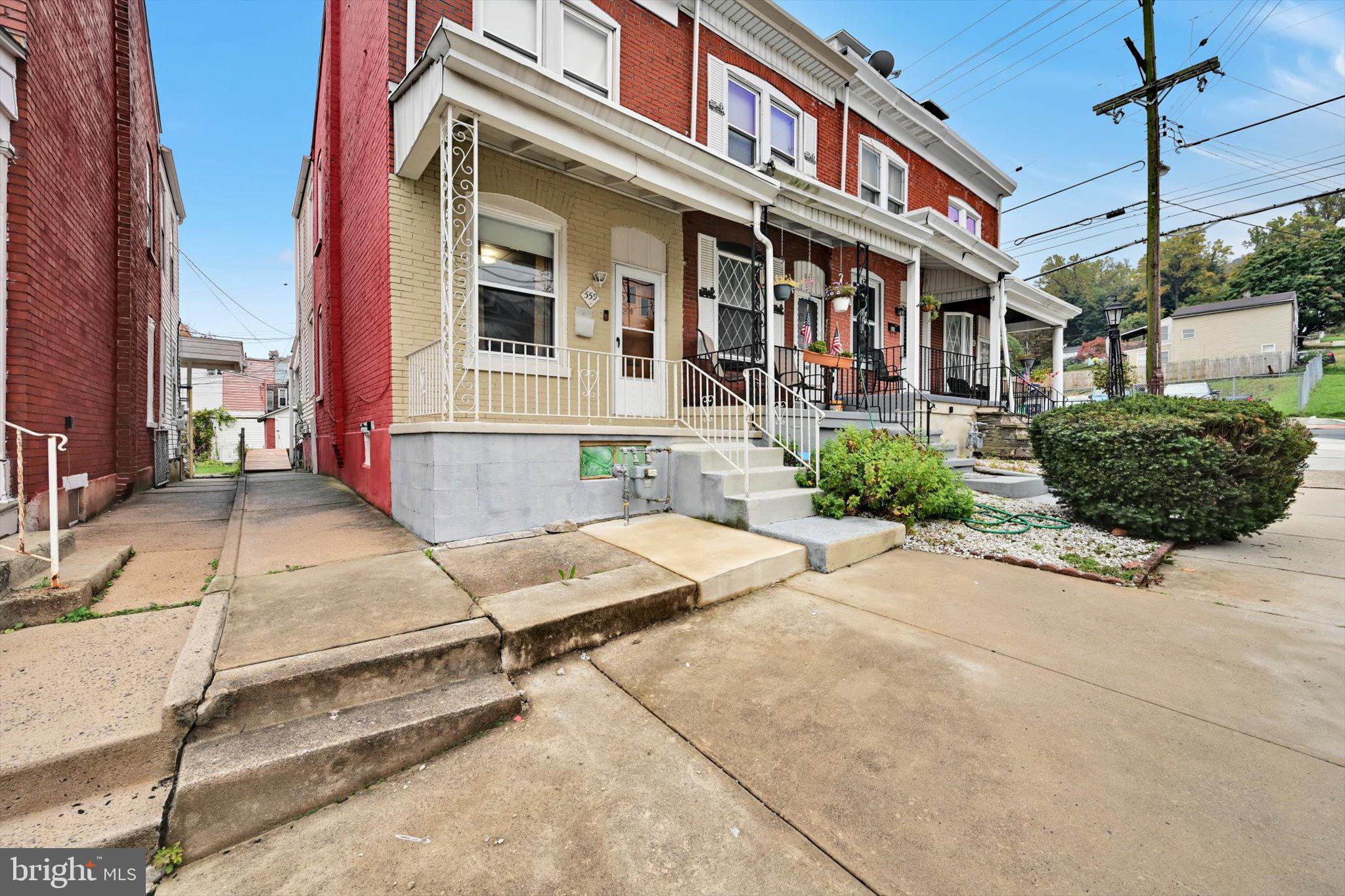 559 S 18TH STREET