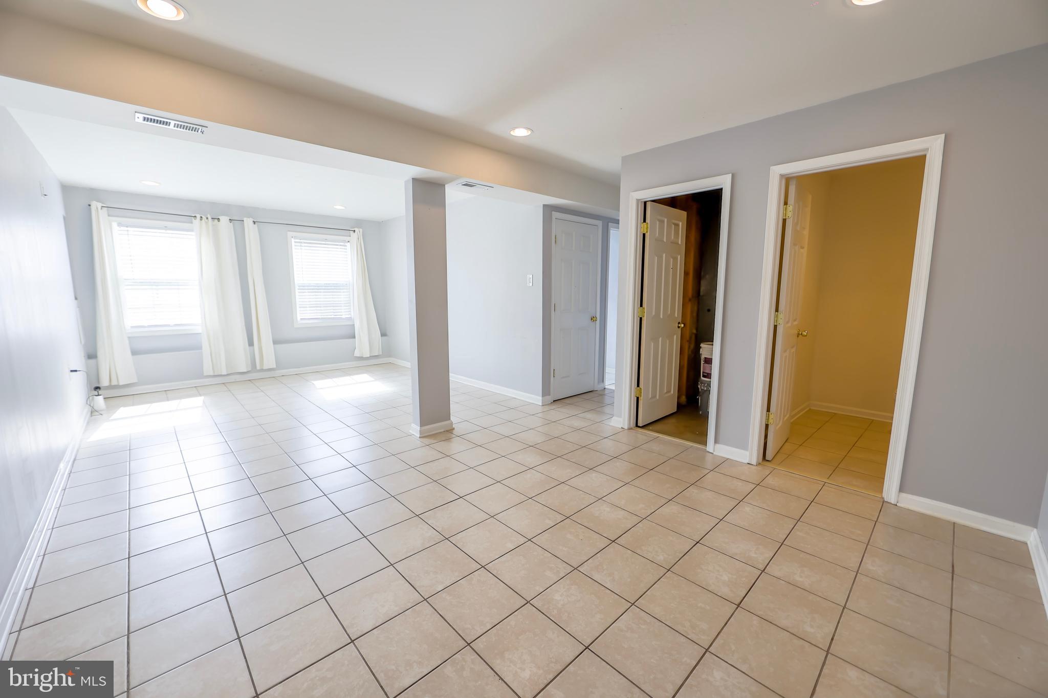 CROSS CREEK - Residential Lease