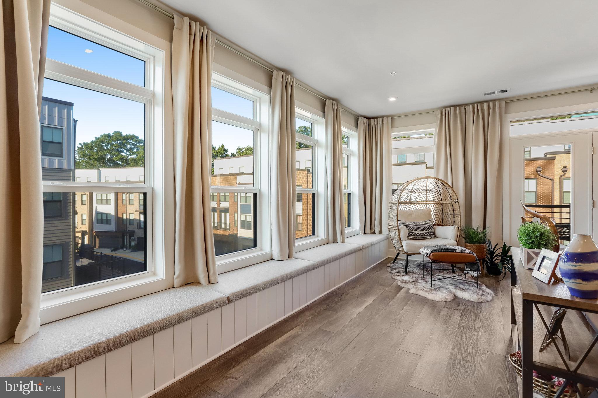 TALL OAKS - Residential