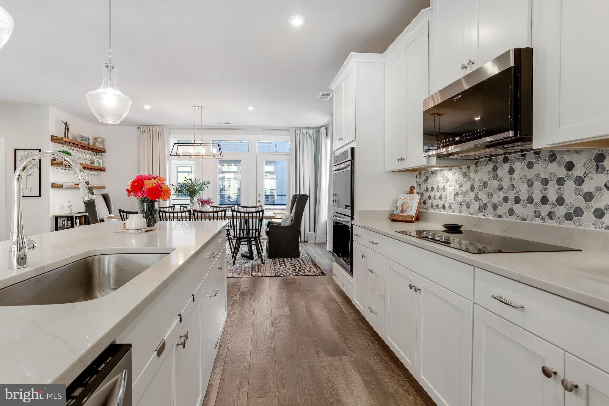 TALL OAKS - Residential