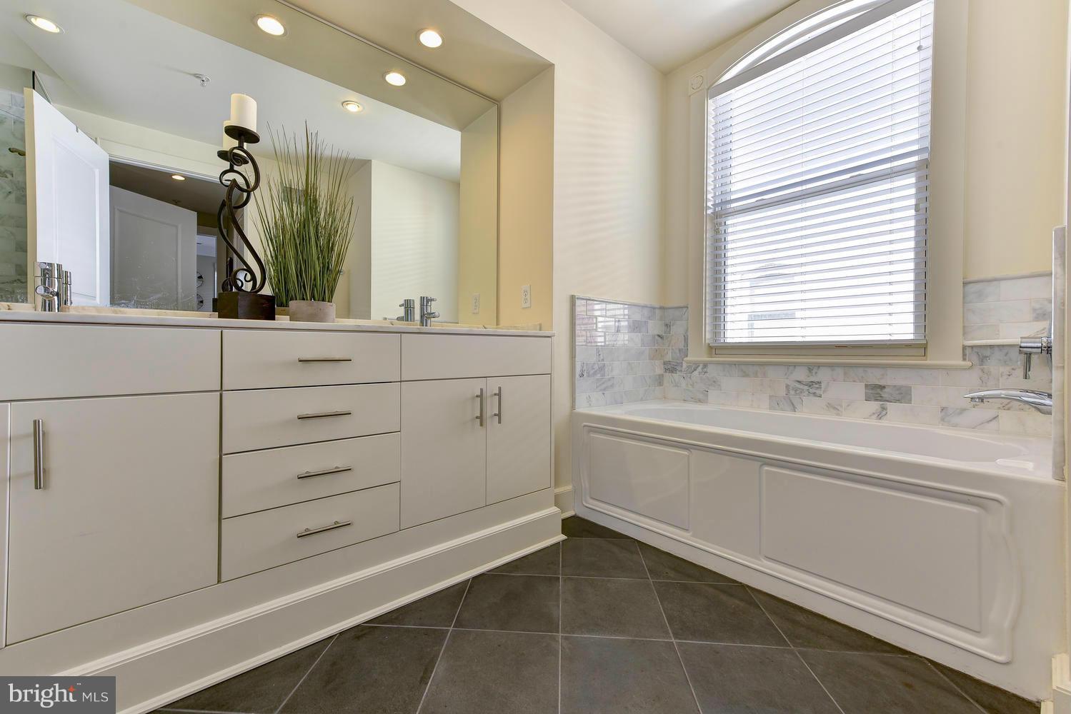 900 NORTH WASHINGTON STREET CONDOMINIUMS - Residential