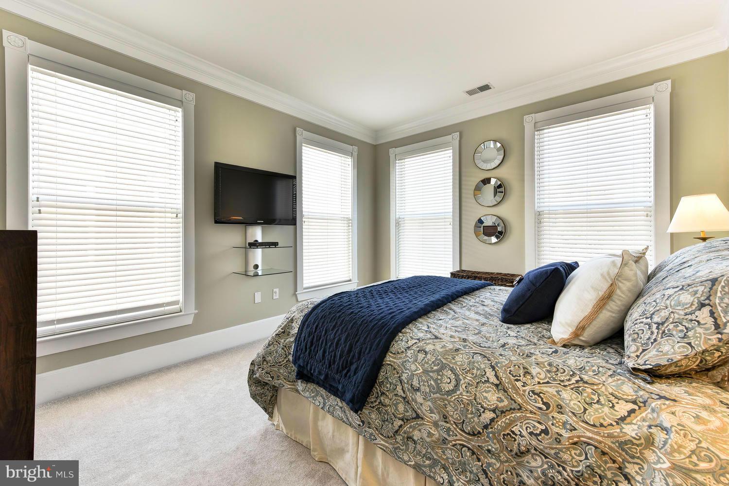 900 NORTH WASHINGTON STREET CONDOMINIUMS - Residential