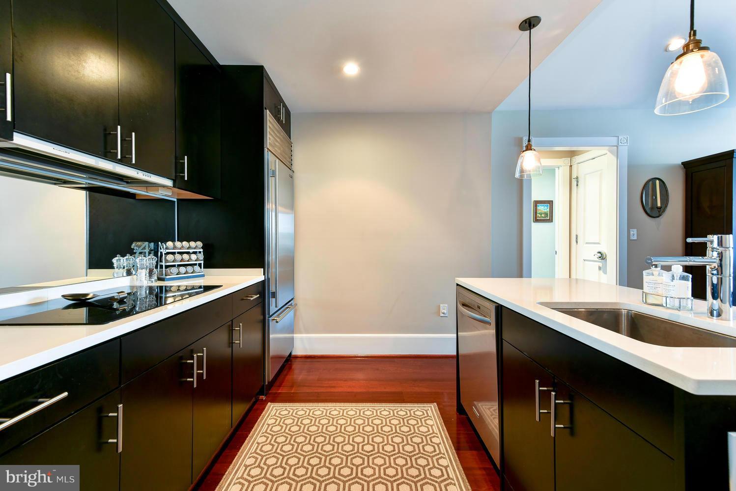 900 NORTH WASHINGTON STREET CONDOMINIUMS - Residential