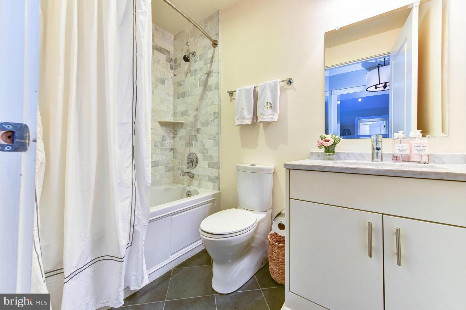 900 NORTH WASHINGTON STREET CONDOMINIUMS - Residential