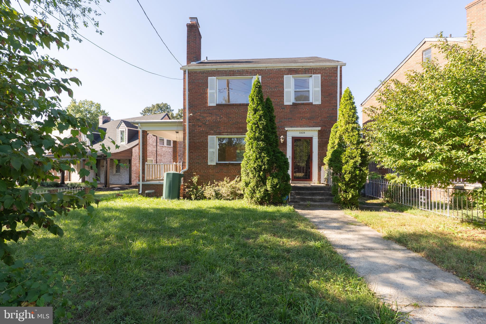 2428 SOUTH DAKOTA AVENUE NE