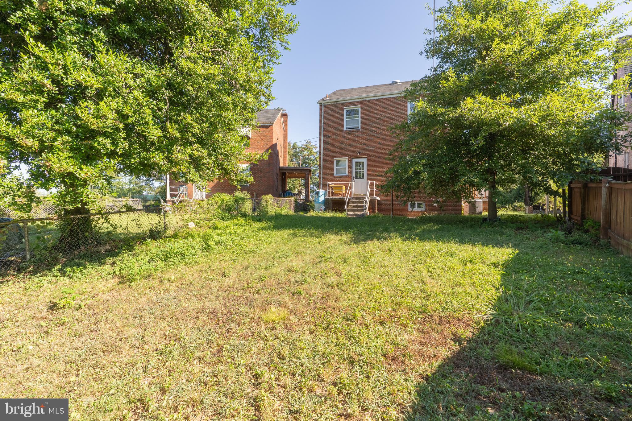 2428 SOUTH DAKOTA AVENUE NE