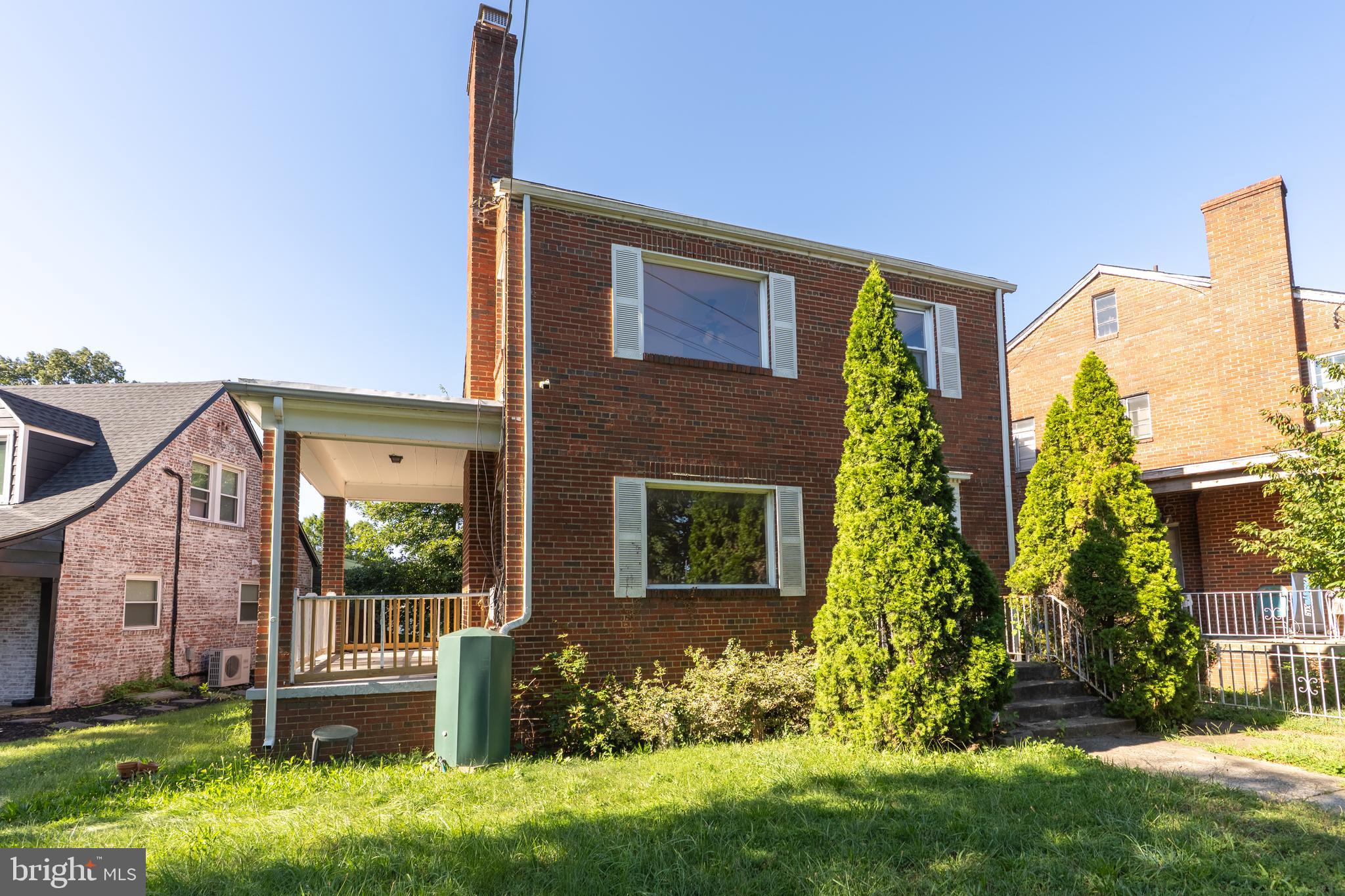 2428 SOUTH DAKOTA AVENUE NE