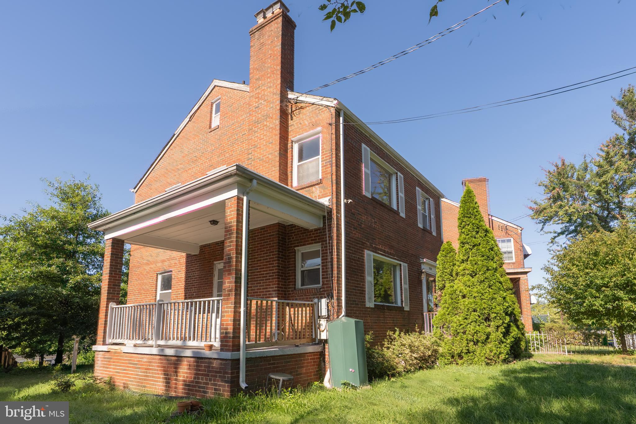 2428 SOUTH DAKOTA AVENUE NE