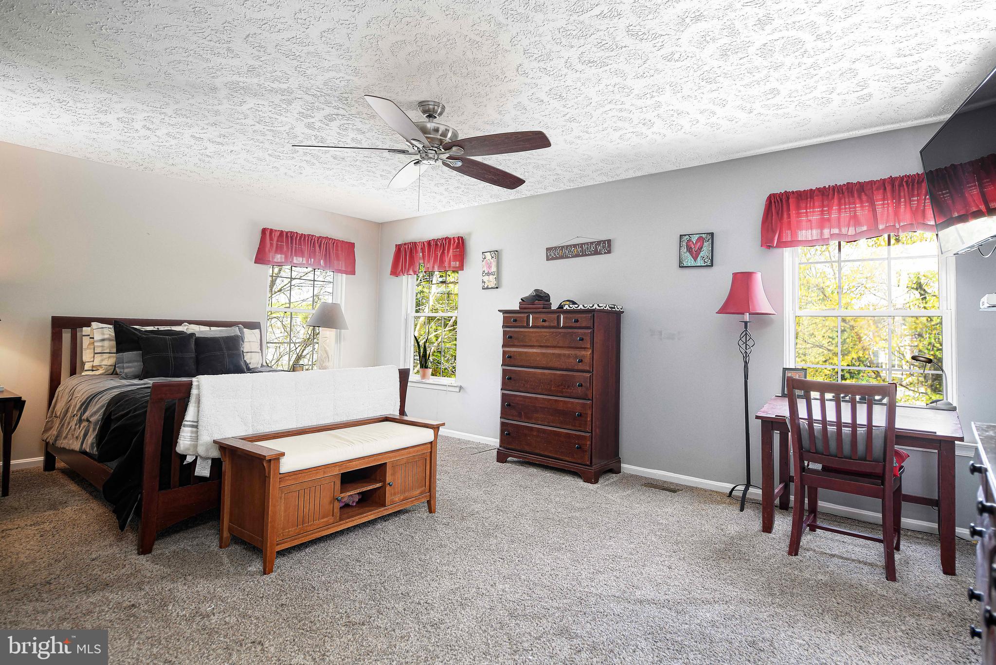 TUCHAHOE FARMS - Residential