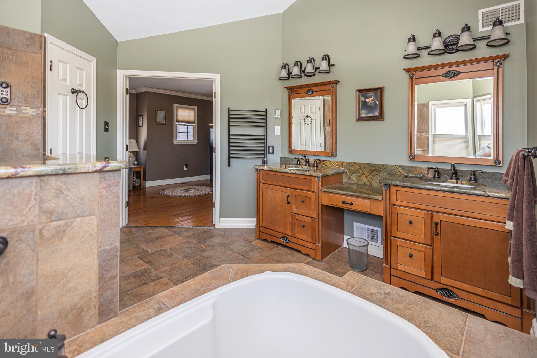 RIVERGATE - Residential