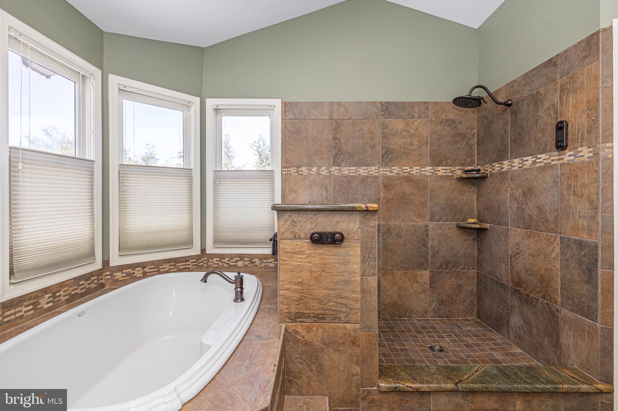 RIVERGATE - Residential