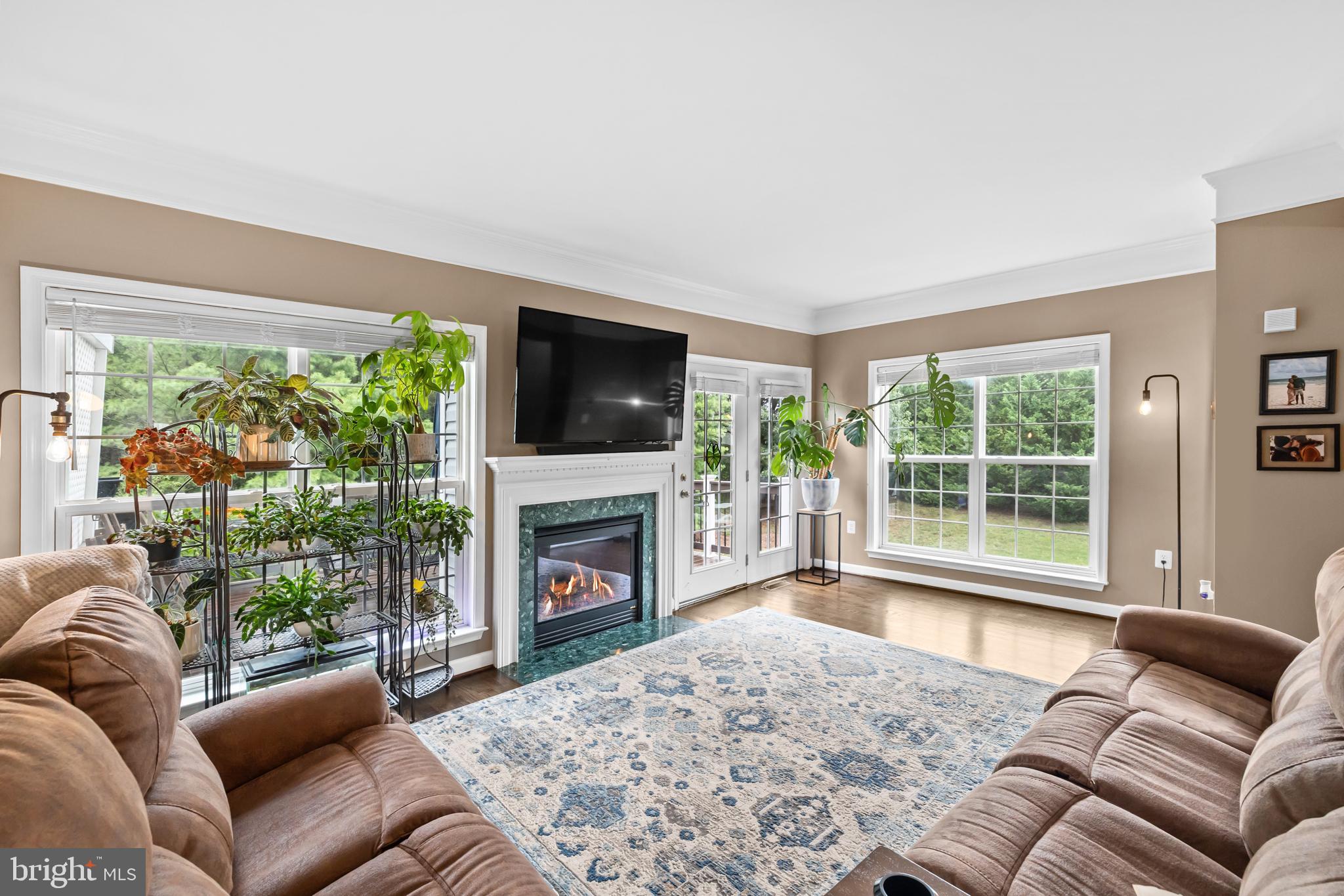 220 HAWKS VIEW SQUARE SE