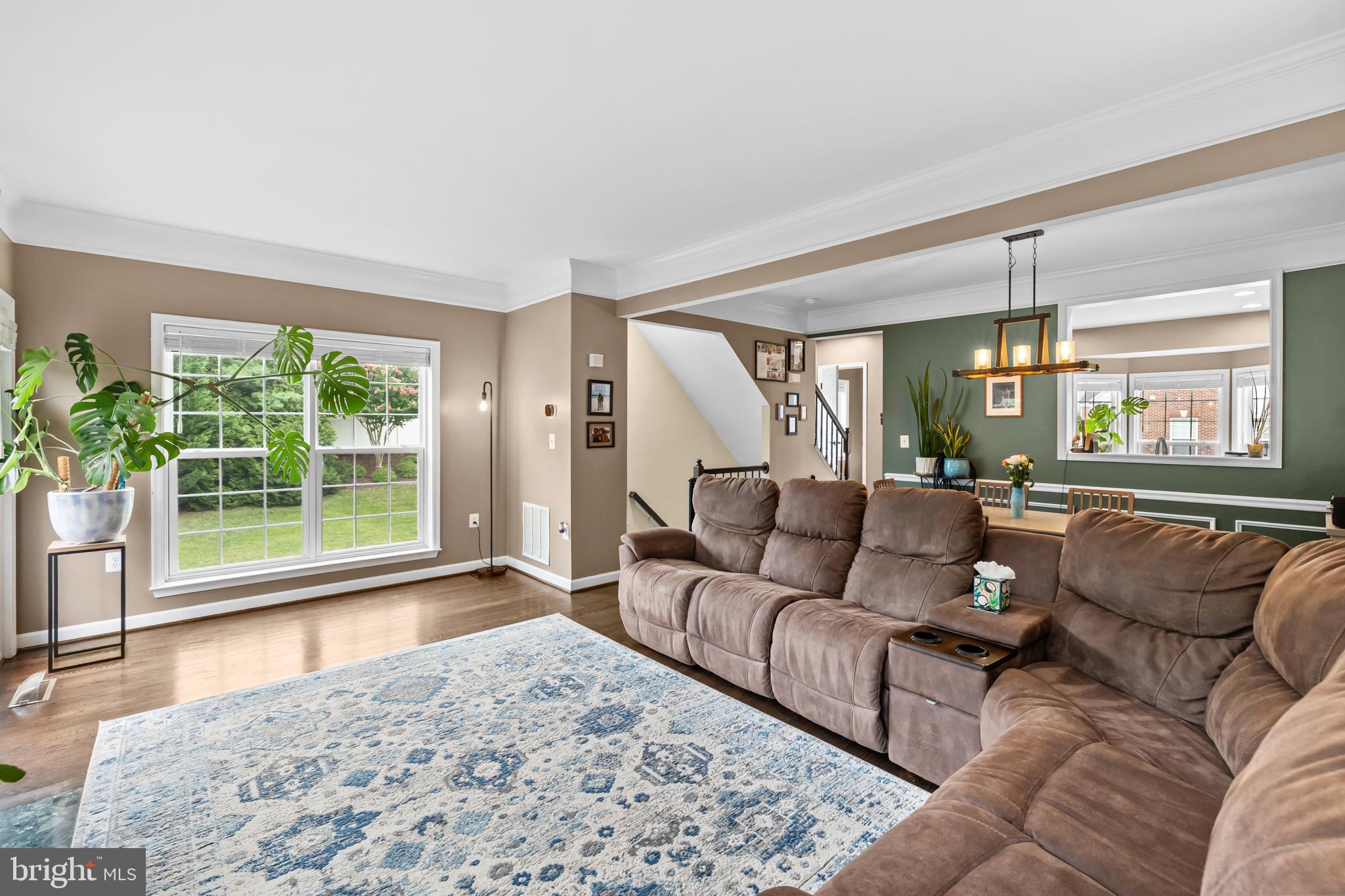 220 HAWKS VIEW SQUARE SE