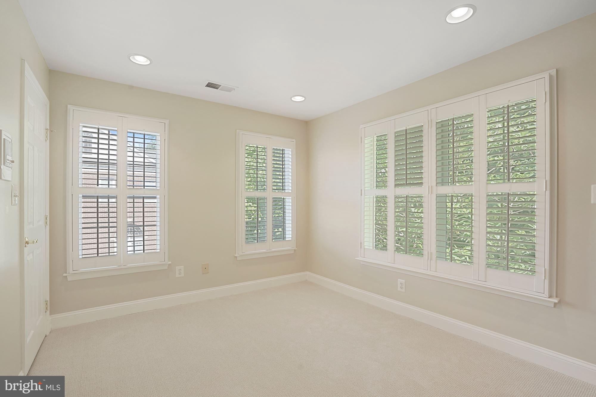 PALISADES PARK - Residential