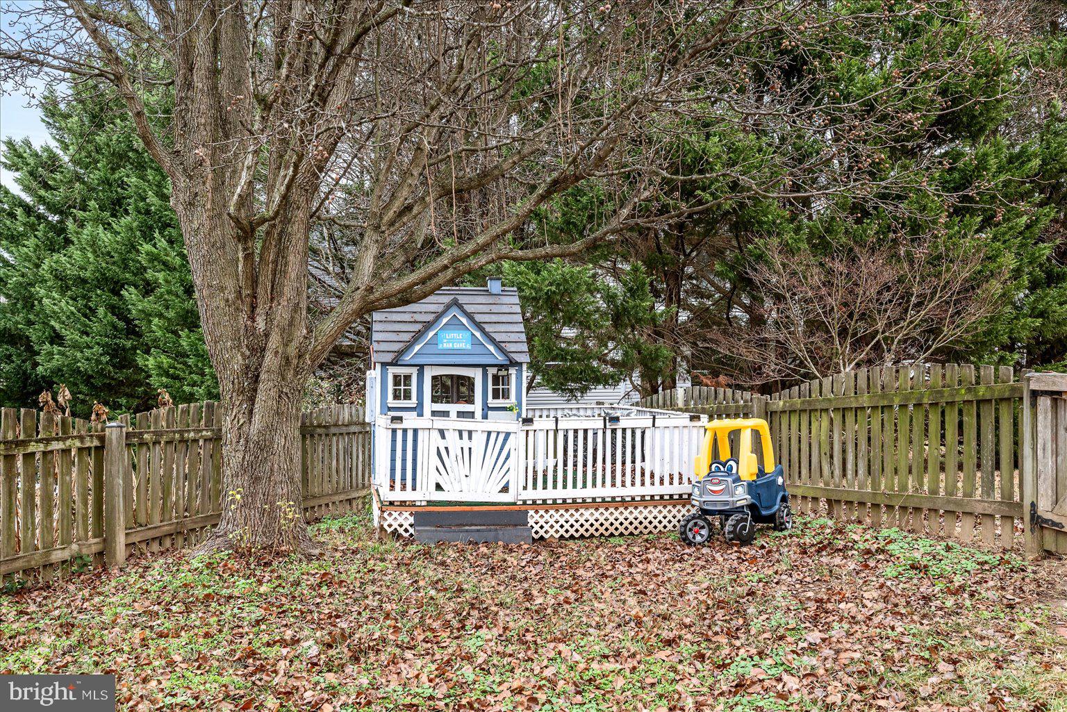 STAFFORD LAKES VILLAGE - Residential