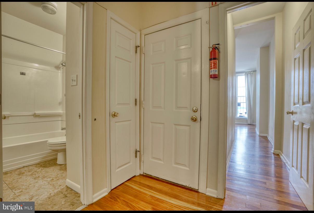 BARCLAY - Residential Lease