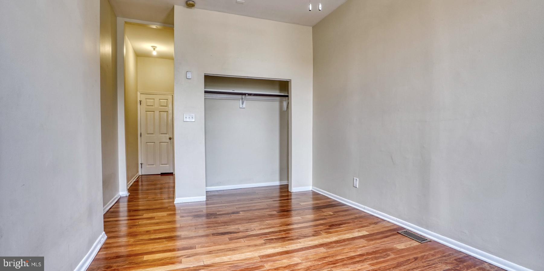 BARCLAY - Residential Lease