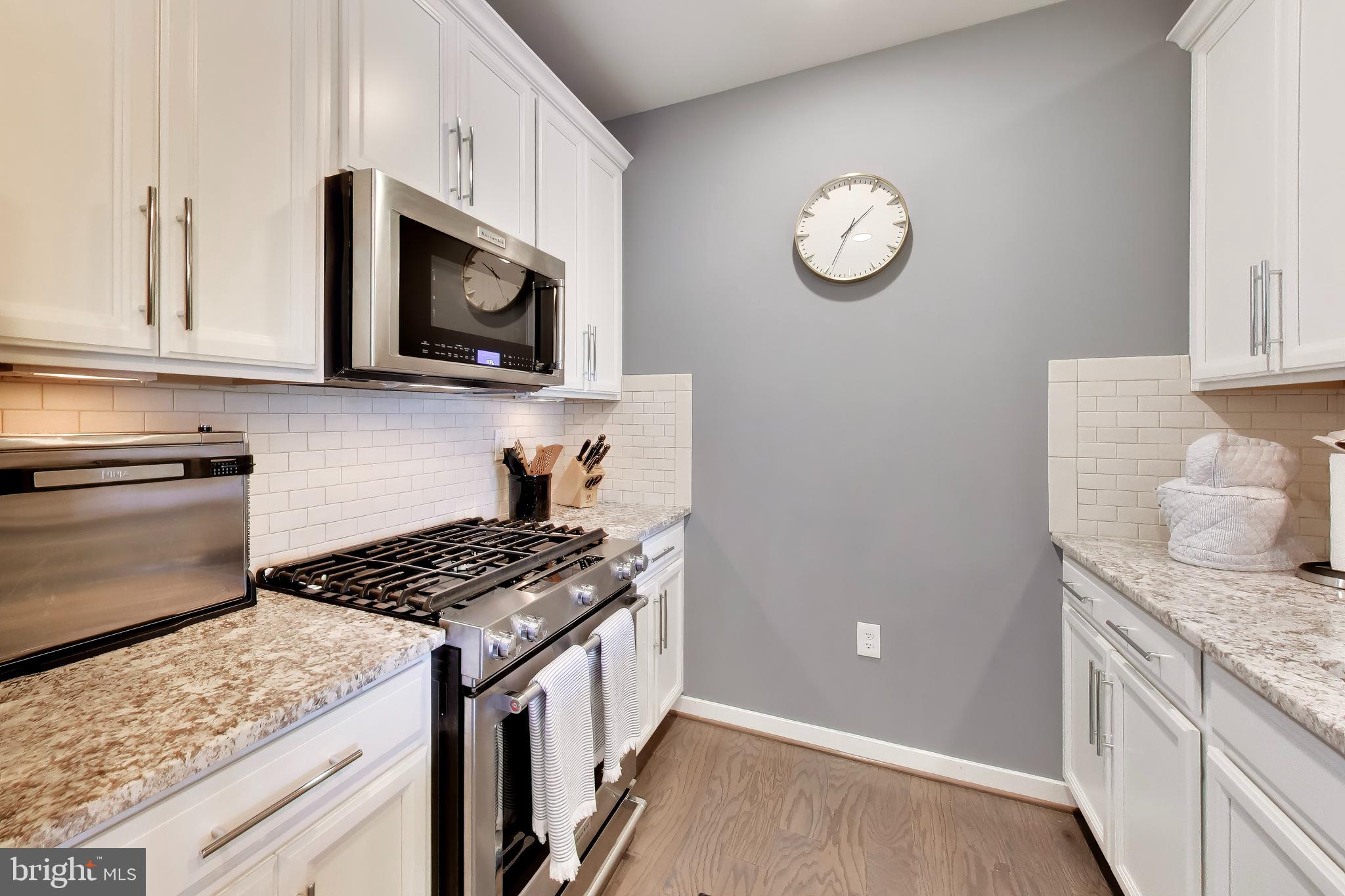 3985 NORTON PLACE 206