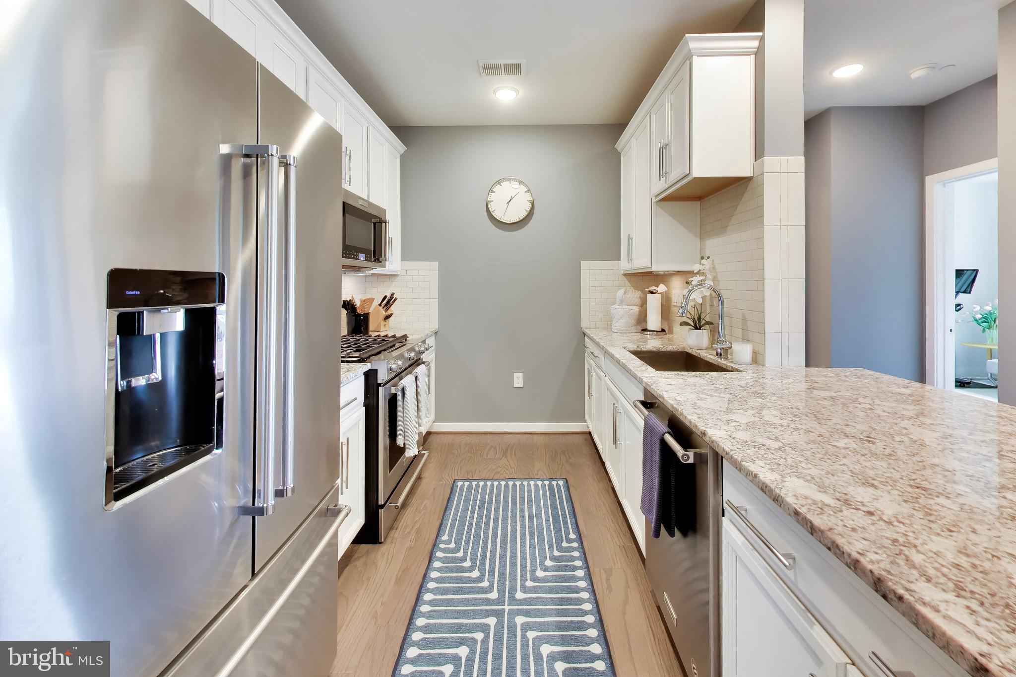 3985 NORTON PLACE 206